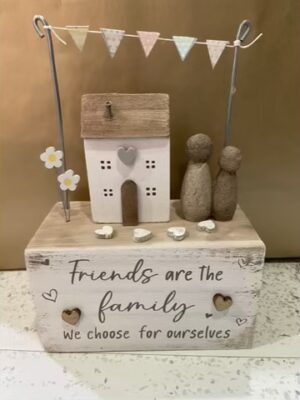 "Friends Are The Family" Pebble People Decoration