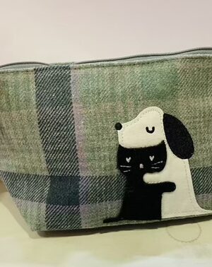 Dog And Cat Hugging Tweed Make Up Bag